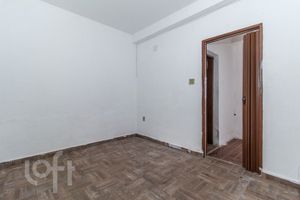 Image 29 - 848947