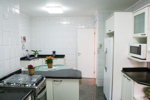Image 5 - 849053