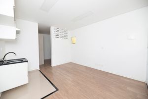 Image 8 - 849682