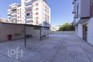 Image 24 - 849770