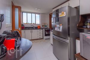 Image 6 - 849770