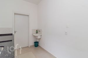 Image 8 - 849976