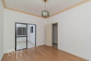 Image 3 - 849976
