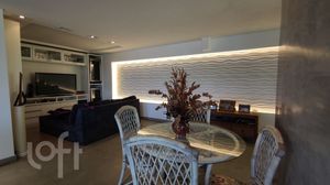 Image 22 - 849989
