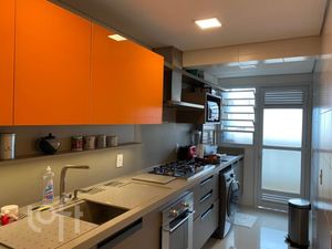 Image 25 - 850127