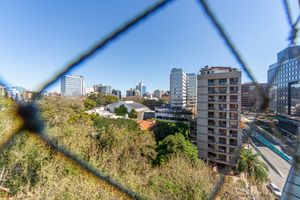 Image 11 - 850176
