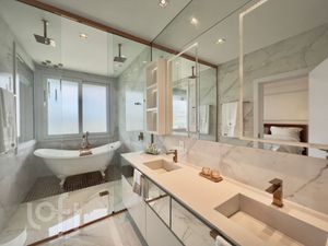 Image 13 - 850222