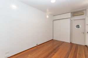 Image 21 - 850920