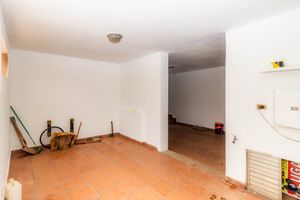 Image 35 - 850939