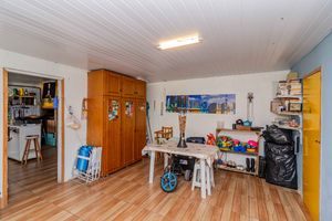 Image 24 - 850958