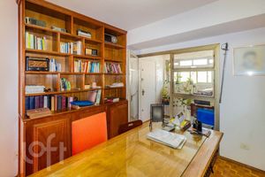 Image 8 - 850986