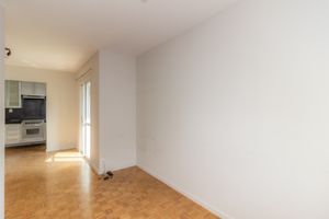 Image 7 - 850997