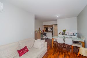 Image 4 - 851032