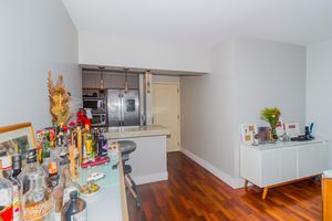 Image 7 - 851032
