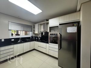 Image 11 - 851141