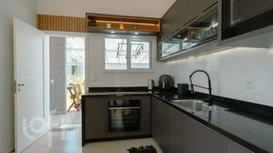 Image 9 - 851158