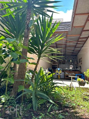 Image 9 - 851317