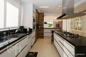 Image 9 - 851467