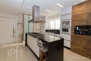 Image 5 - 851467