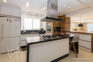 Image 3 - 851467
