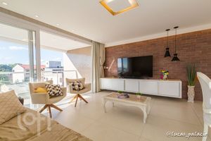 Image 1 - 851467