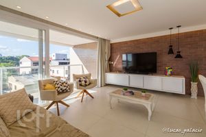 Image 11 - 851467
