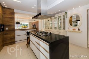 Image 7 - 851467