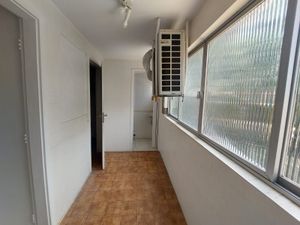 Image 17 - 851502