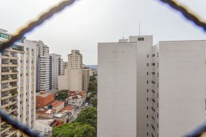 Image 6 - 851546