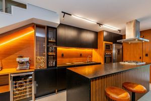 Image 9 - 851570