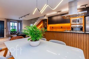 Image 4 - 851570