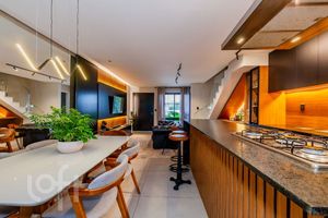 Image 6 - 851570