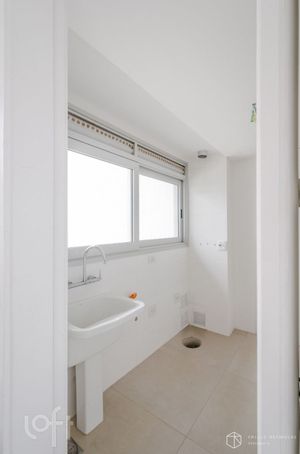 Image 32 - 851575