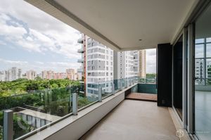 Image 11 - 851575