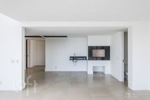 Image 26 - 851575