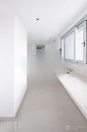 Image 33 - 851575