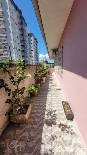 Image 17 - 851589