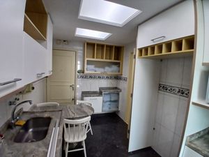 Image 8 - 851606