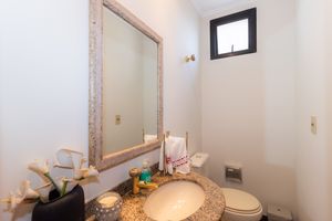 Image 9 - 851611