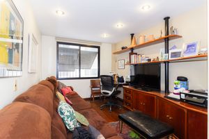 Image 13 - 851611