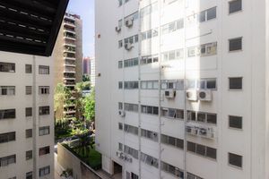 Image 20 - 851611