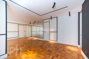 Image 4 - 851635