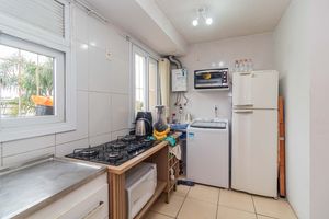Image 6 - 851646