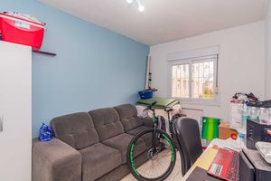 Image 11 - 851646