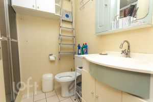 Image 11 - 851685