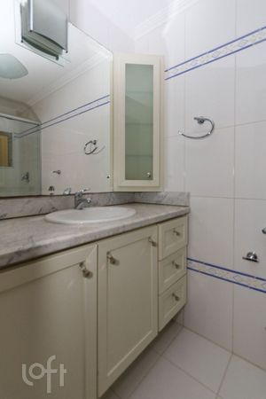 Image 12 - 851686