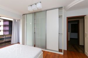 Image 9 - 851686
