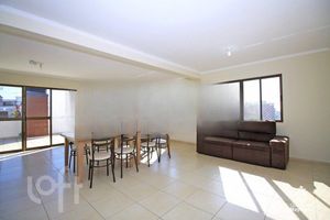 Image 9 - 851687