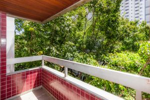 Image 5 - 851736