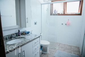 Image 12 - 851752